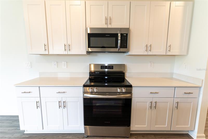 Kitchen range and microwave, all appliances included